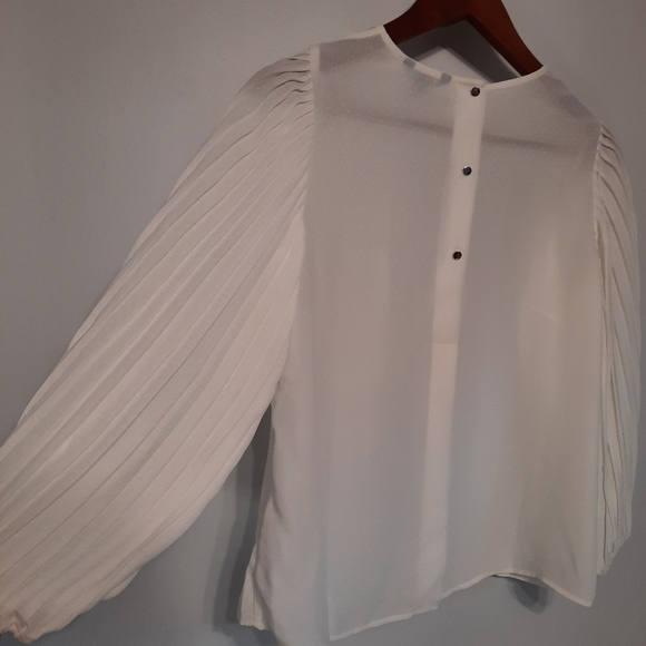 RW & Co. White Textured Flowy Blouse - Picture 6 of 12